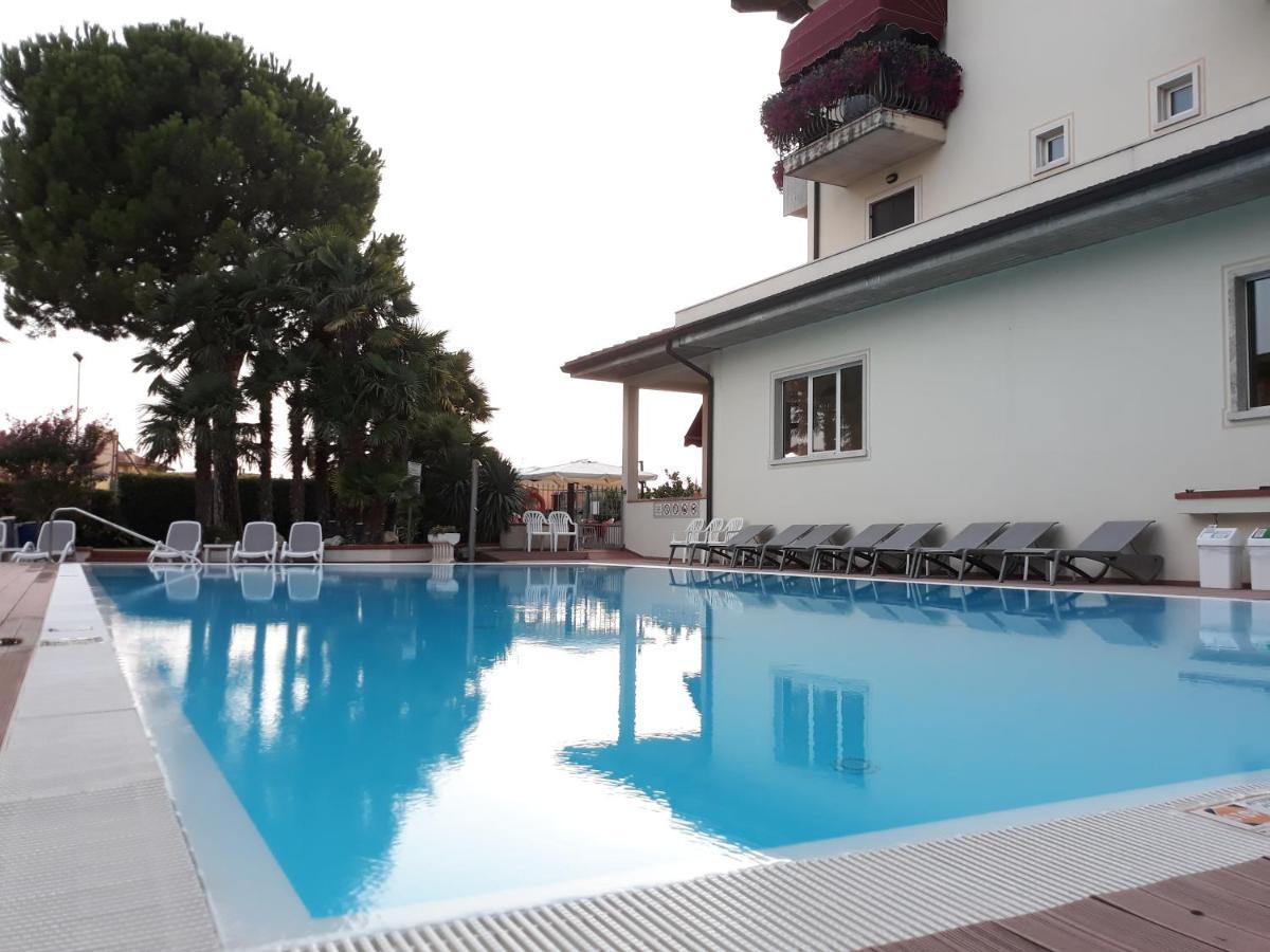 Hotel Da Roberto لاتيزي المظهر الخارجي الصورة