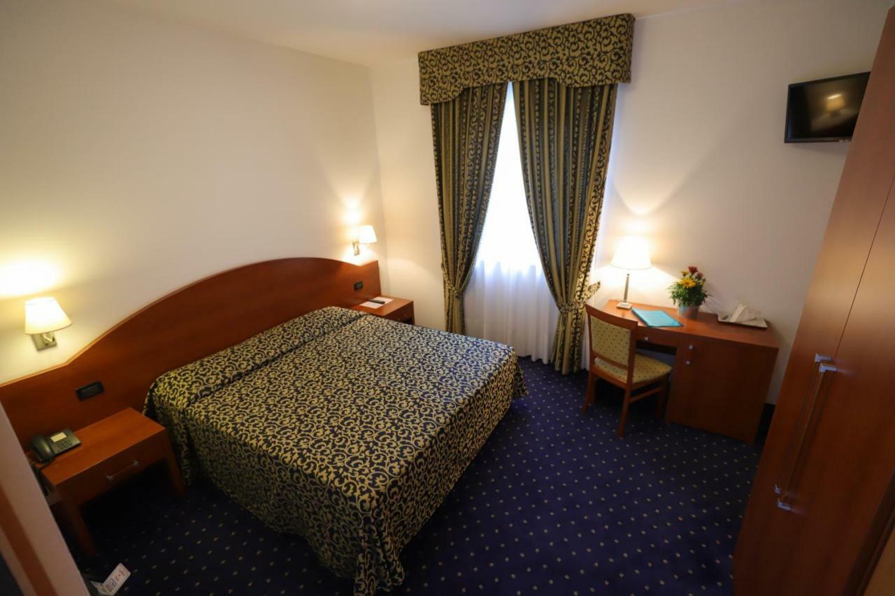 Hotel Da Roberto لاتيزي المظهر الخارجي الصورة
