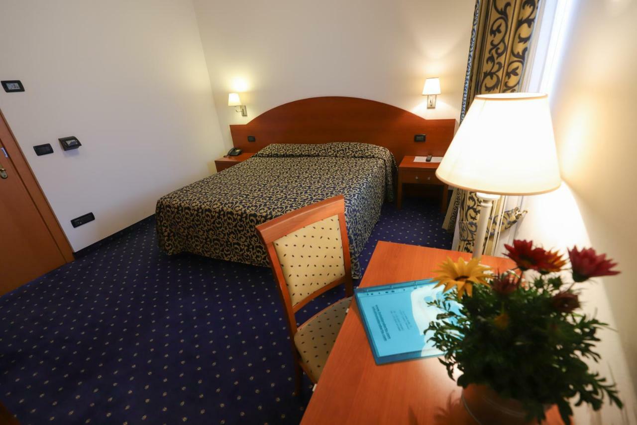 Hotel Da Roberto لاتيزي المظهر الخارجي الصورة
