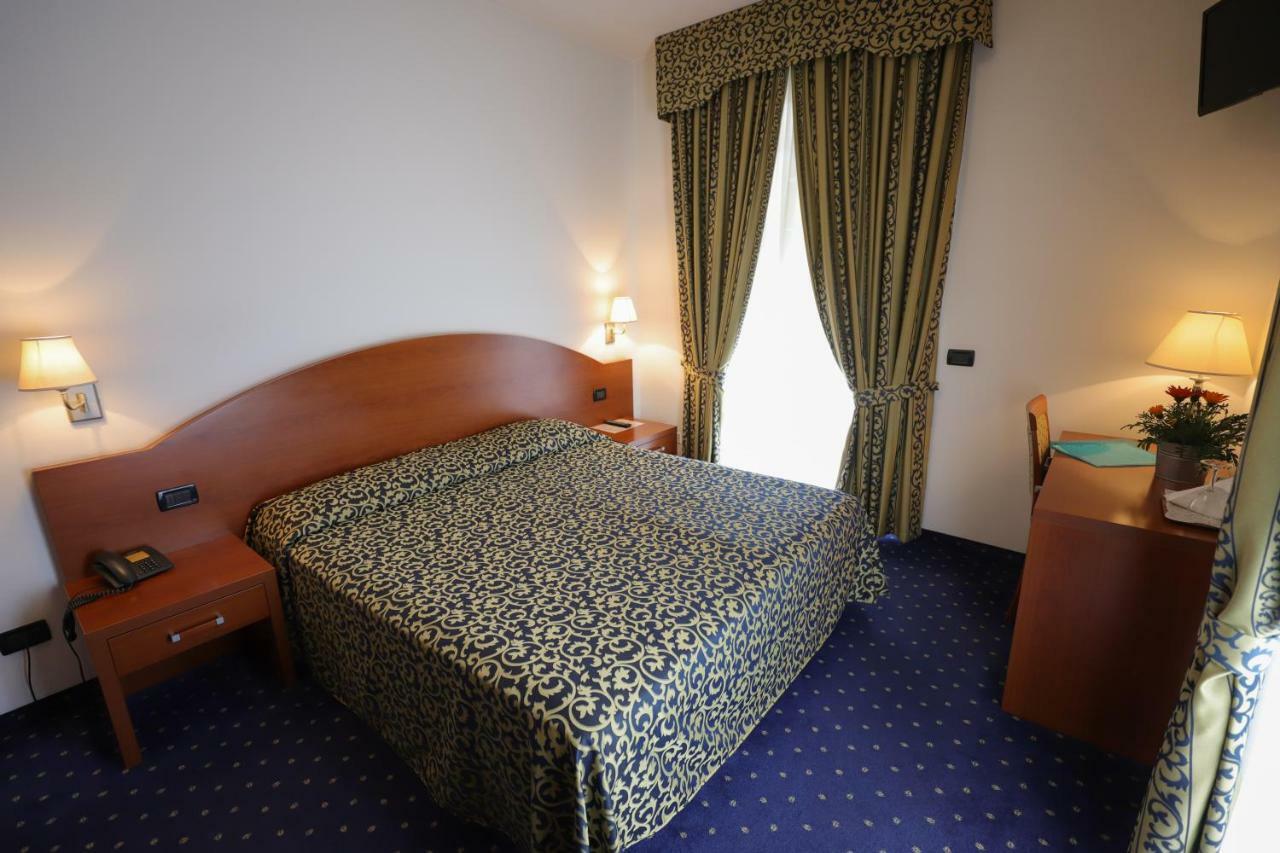 Hotel Da Roberto لاتيزي المظهر الخارجي الصورة