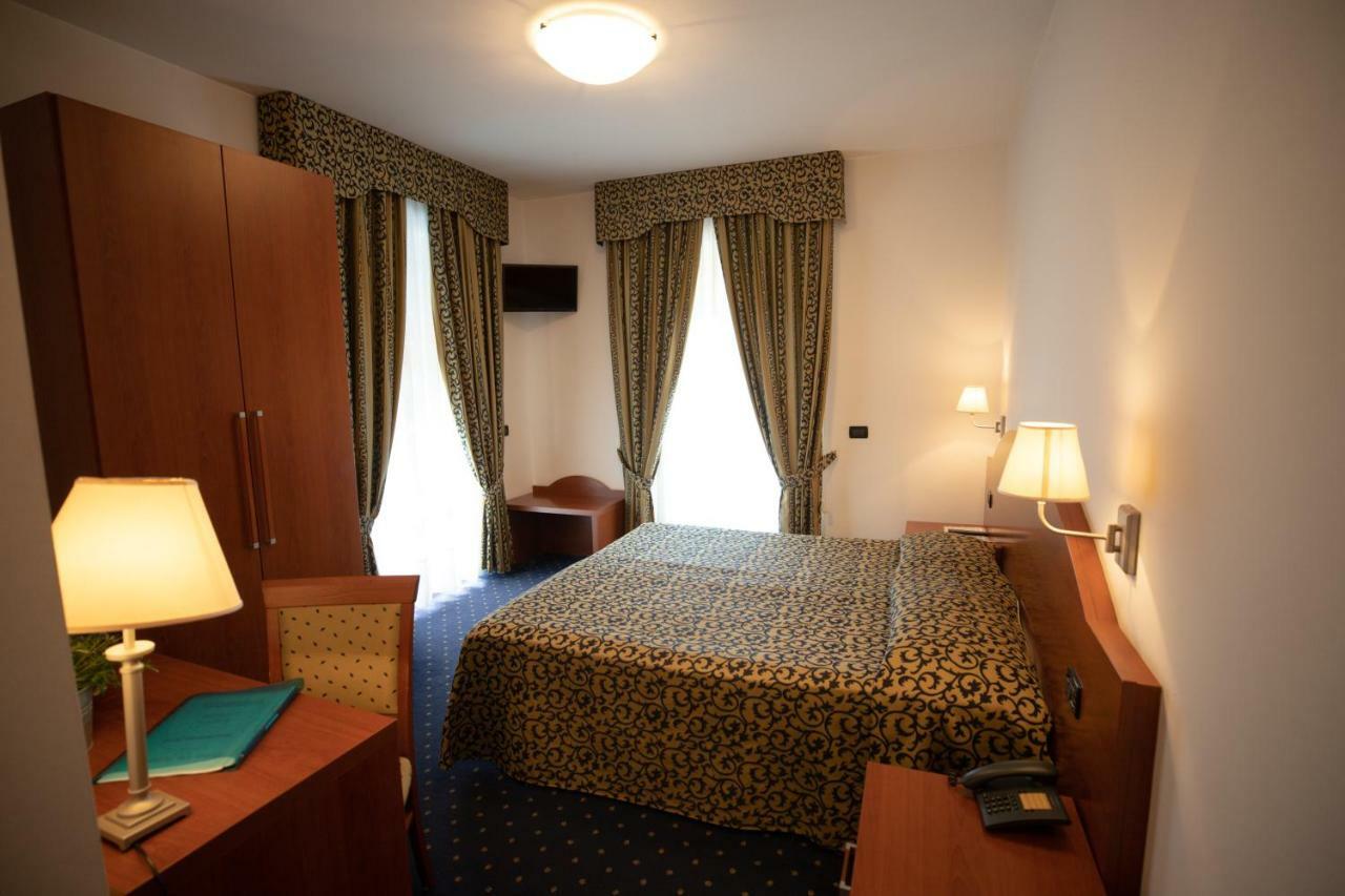 Hotel Da Roberto لاتيزي المظهر الخارجي الصورة