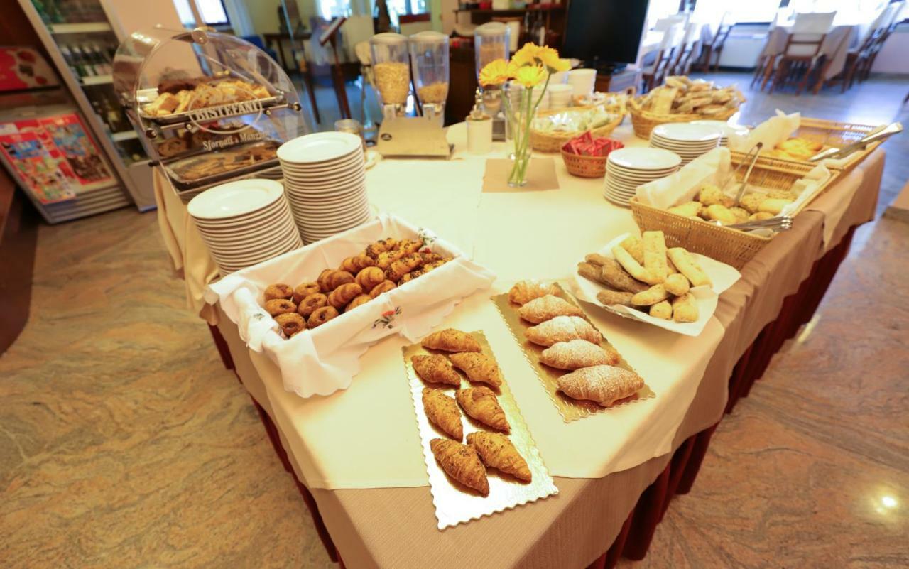 Hotel Da Roberto لاتيزي المظهر الخارجي الصورة